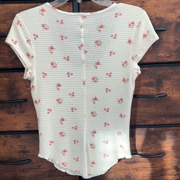 Soft button tee - Picture 3 of 4